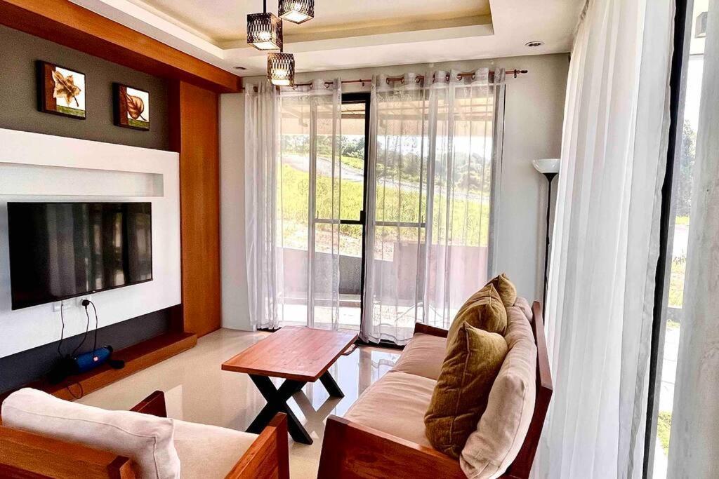 Overlooking Staycation At Sandari Batulao Tagaytay City Eksteriør bilde