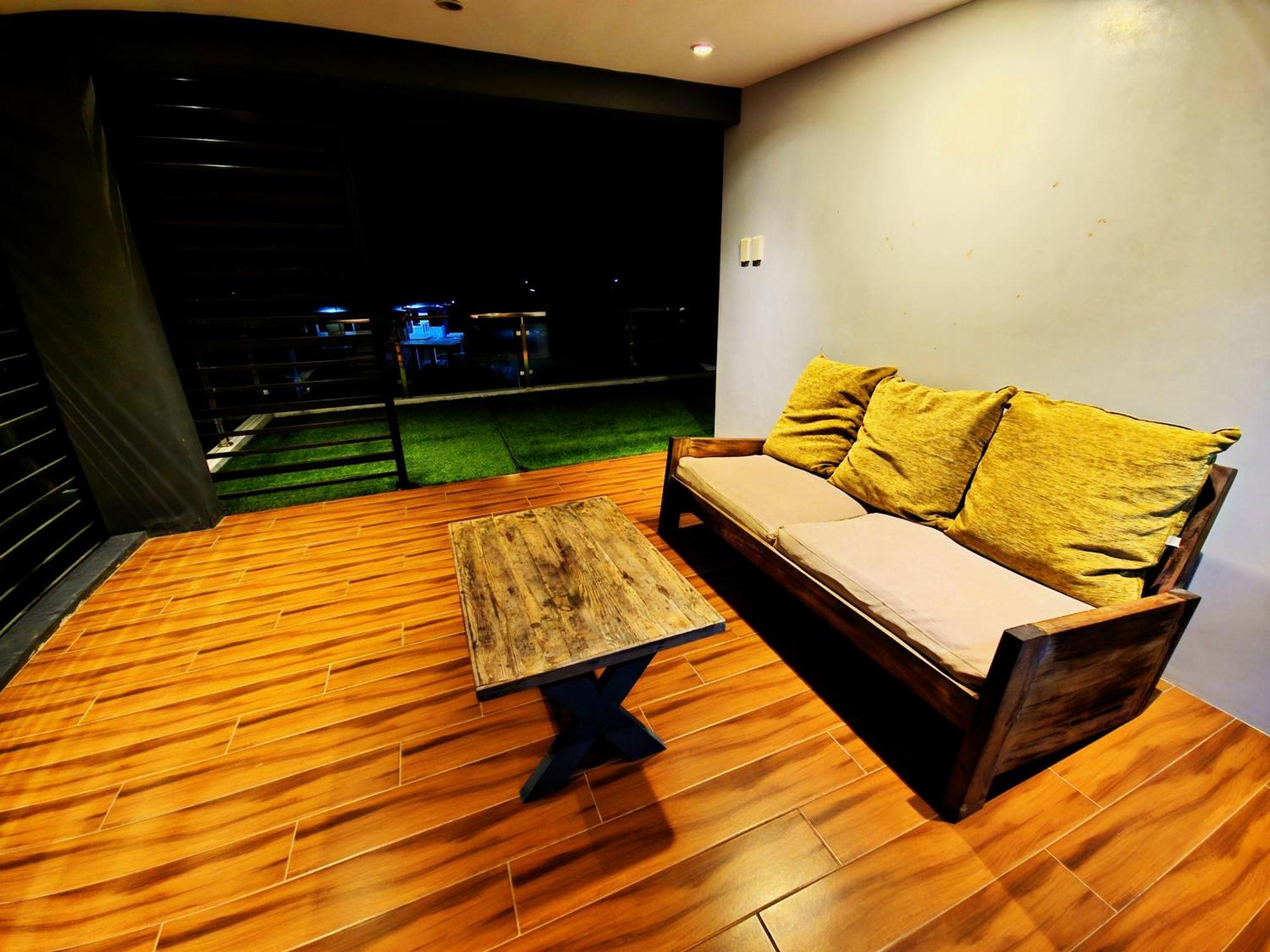Overlooking Staycation At Sandari Batulao Tagaytay City Eksteriør bilde